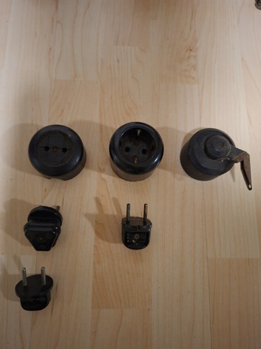 Alte bakelit steckdosen rund - ,