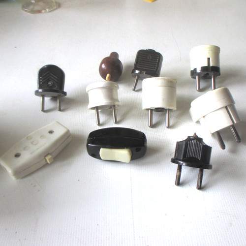 Alte elektrostecker und - 10,